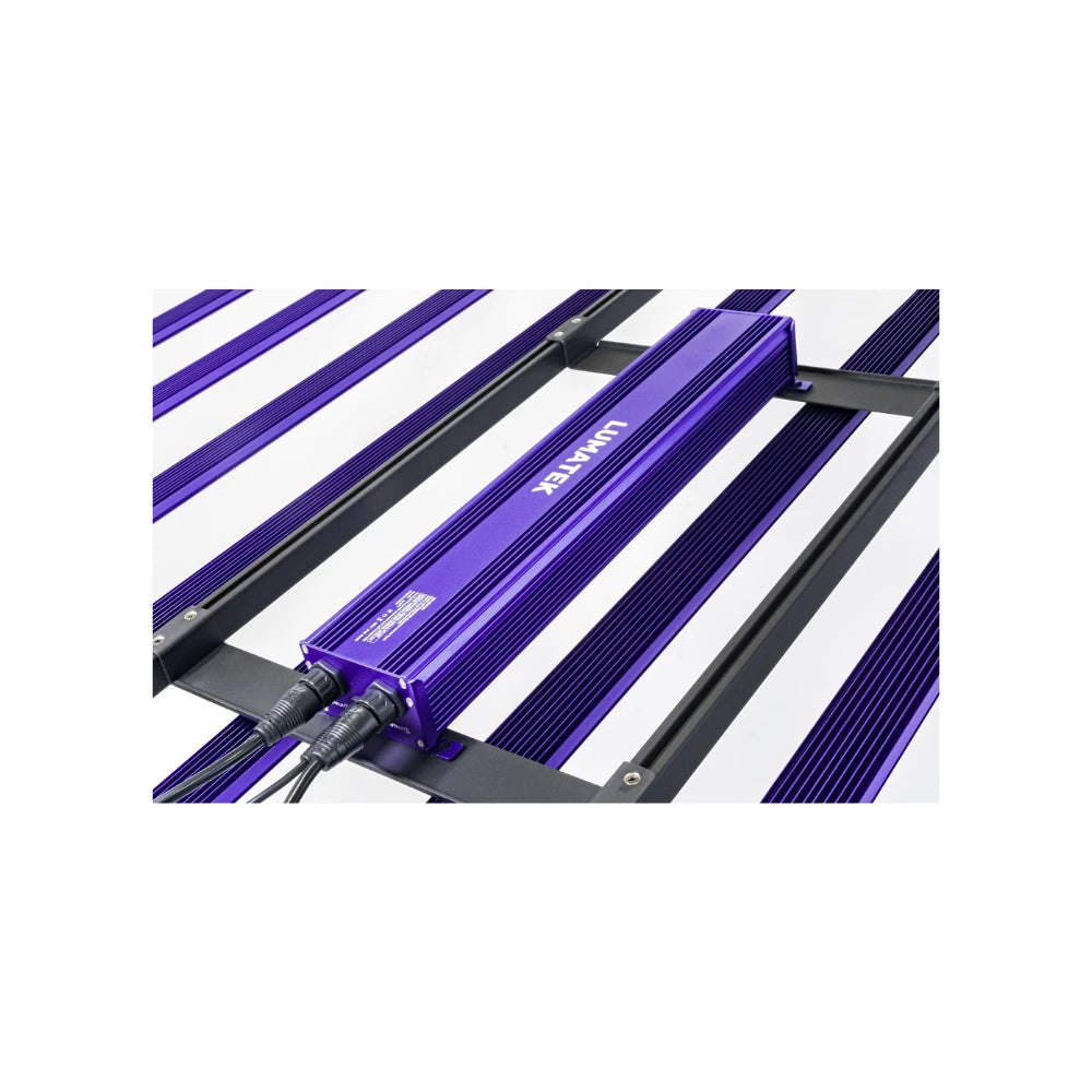 LUMATEK Zeus 1000W PRO EVO 3.1 LED Grow Light close up of driver