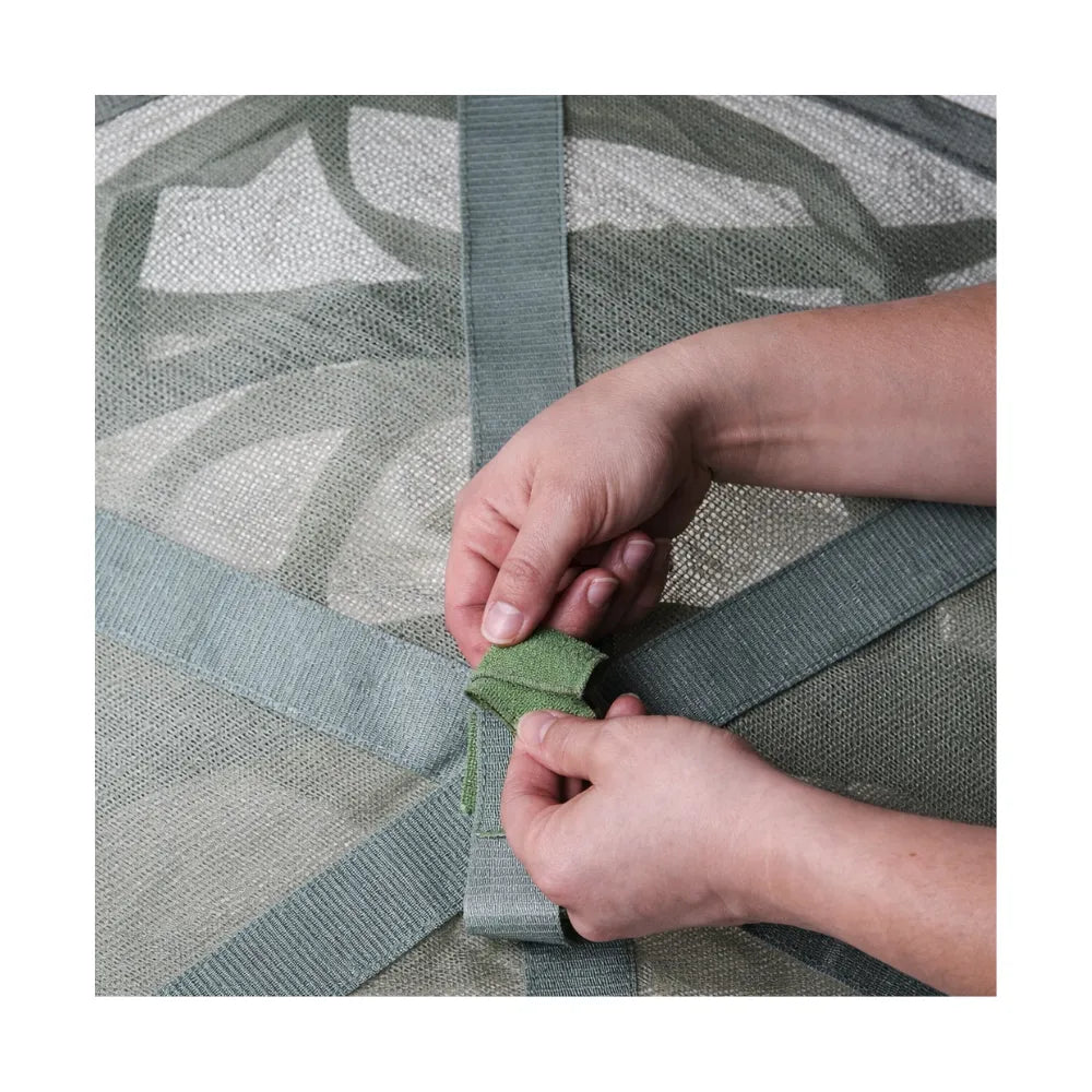 Close-up of GEOPOT drying rack strap and buckle, durable green mesh fastening system for secure folding and storage.