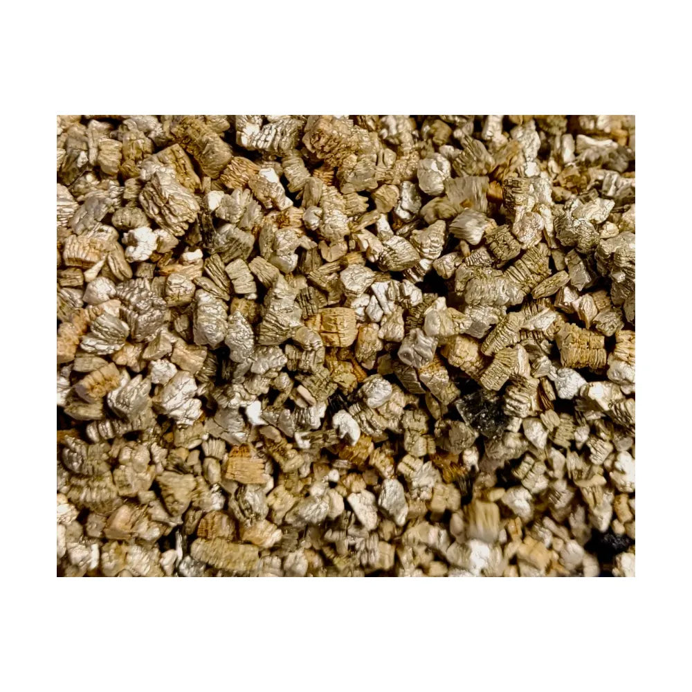 Vermiculite 2–4mm close-up of lightweight gold horticultural vermiculite granules for potting mix, seed raising and soil aeration.